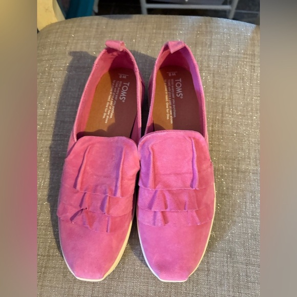 Tom’s shoes - Picture 1 of 4